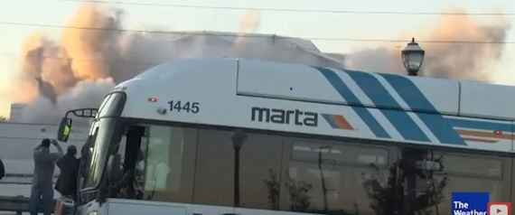 Το…χειρότερο photobombing της ιστορίας! Περίμενε 40 λεπτά για να τραβήξει την κατεδάφιση σταδίου, αλλά… (βίντεο)